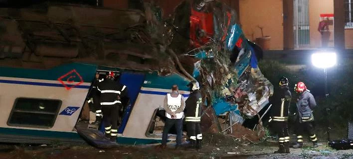 Ιταλία: Σύγκρουση τρένου με φορτηγό -Δύο νεκροί  (εικόνες)